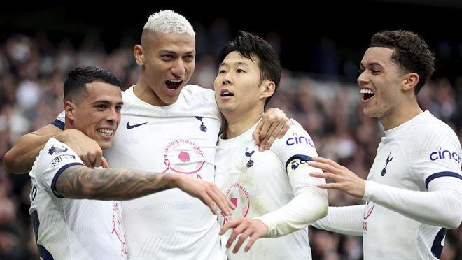 Tottenham triệu hồi tiền vệ tấn công 19 tuổi Divan từ Porto de InBevelle